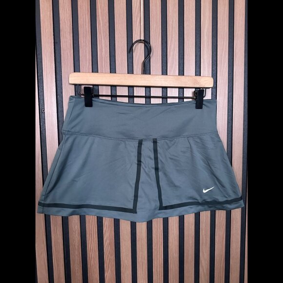 Nike Tennis Skirt Medium Womens Gray Black Trim Skater Lined A Line - Picture 1 of 10